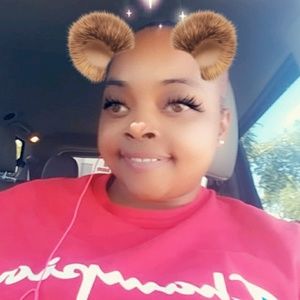 Meet your Posher, Roxanne